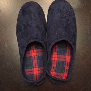 NEW CONDITION* Men’s Navy and Plaid Slippers